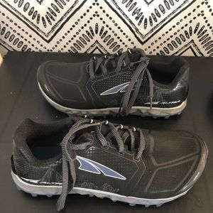Woman’s altra running sneakers size 8.5
